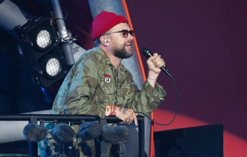 Damon Albarn holds up Palestinian flag as Gorillaz kick off US tour: “Don’t forget this. Ever. Stand your position. Don’t ever be neutral”