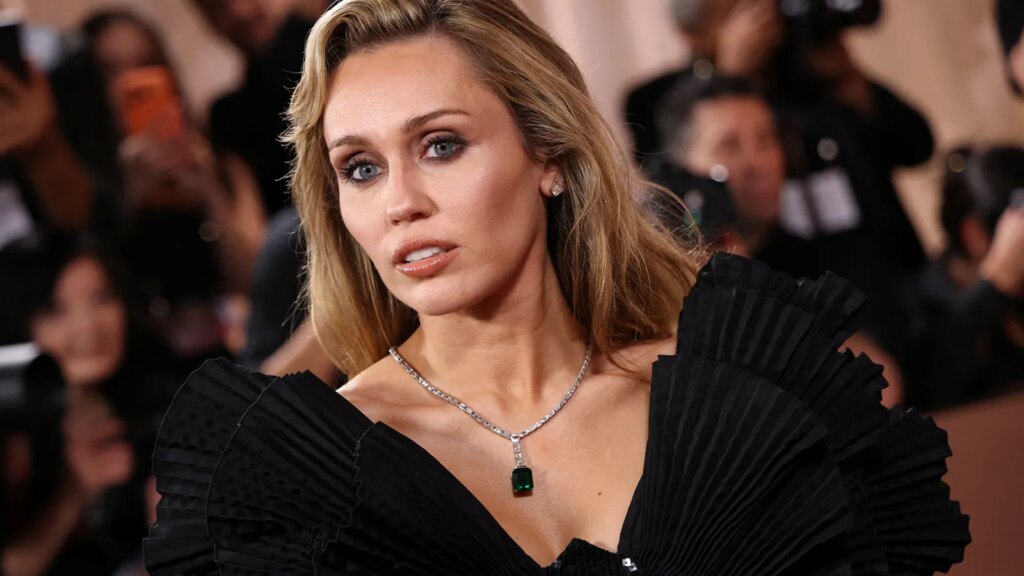 Best New Music: Miley (Cyrus), Beyoncé, Adéla, Akriila