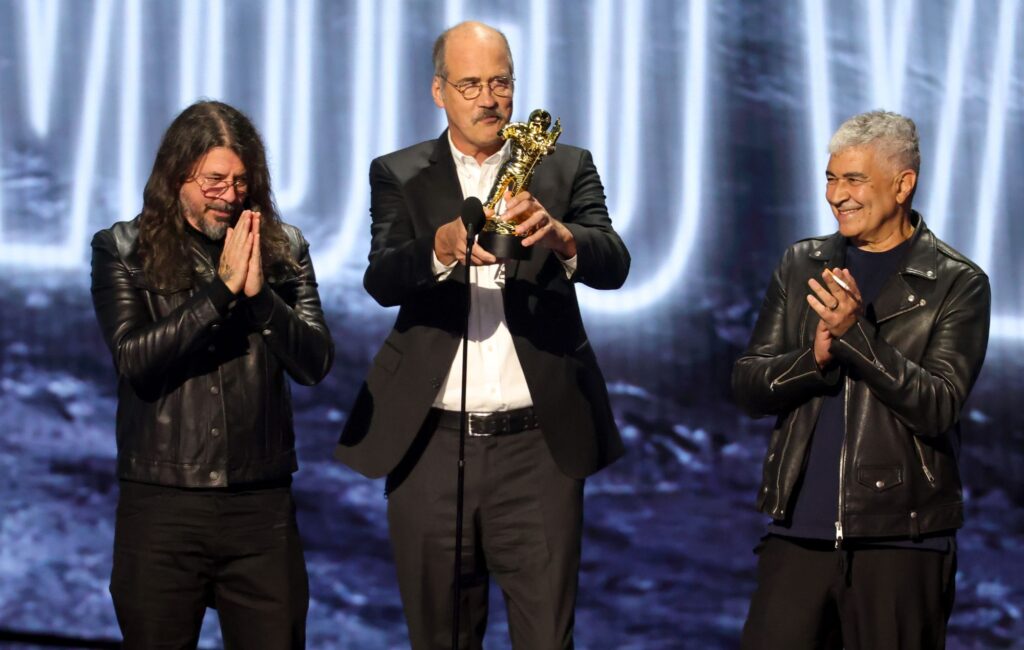 Watch Nirvana accept Video Vanguard Award at MTV VMAs: “The ideas for those videos all grew out of the vision of one of the greatest artists of all time – Kurt Cobain”