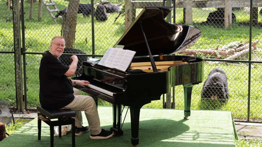 Yes’ Rick Wakeman Performs Show for Rescue Bears at Animal Sanctuary