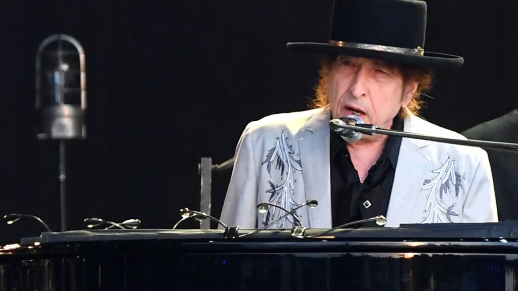 Bob Dylan Unveiled New Guitarist, Covered Randy Newman at Tour Launch