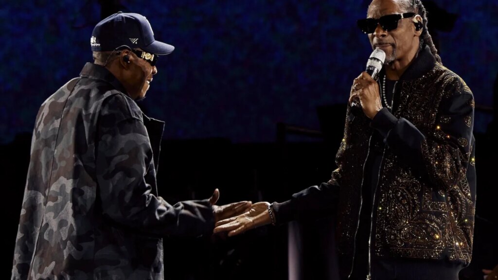 See Jay-Z Bring Out Snoop Dogg and Dr. Dre at Los Angeles Show
