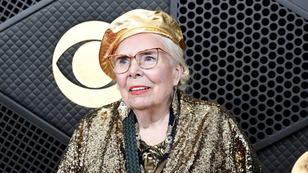 Joni Mitchell Announces U.S. Citizenship
