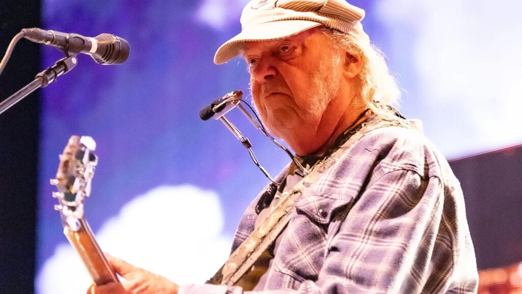 ‘Rockin’ in the Free World’: Pearl Jam, Van Halen, Neil Young Versions